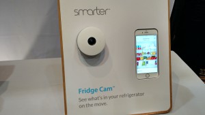 A Fridge Cam monitora os produtos na geladeira, permitindo não só a visualização, mas também informando quando alguma coisa está acabando.